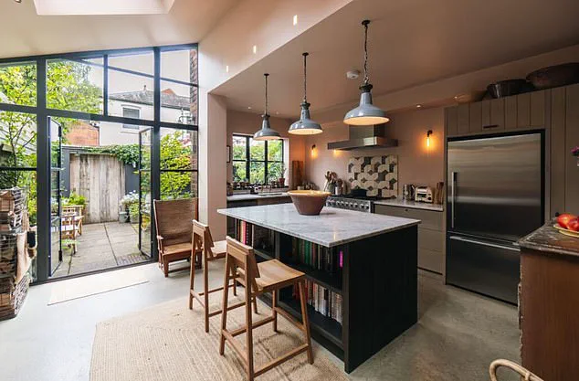 Homeowner Defends Heritage-Approved All-Black Townhouse Amid Internet Criticism