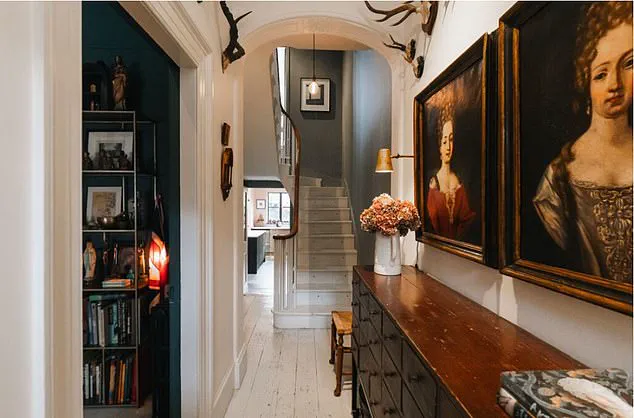 Homeowner Defends Heritage-Approved All-Black Townhouse Amid Internet Criticism