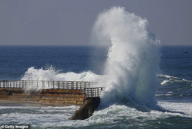 Tourists Disrupt San Diego's La Jolla Tidal Pools, Threatening Marine Life Amid King Tides Violations