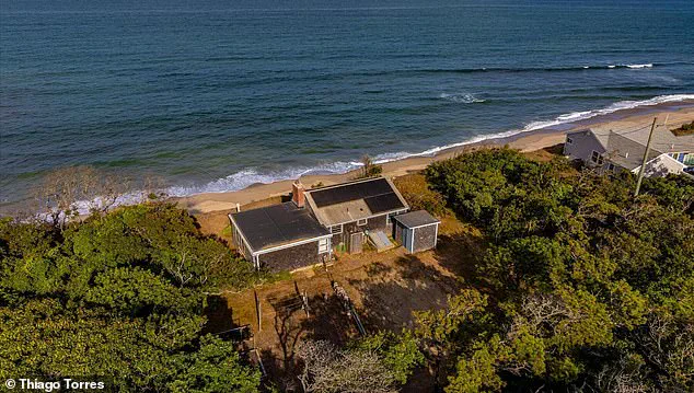 Cape Cod's $100K Beach House Perched on the Edge of a Cliff, Facing Potential Collapse