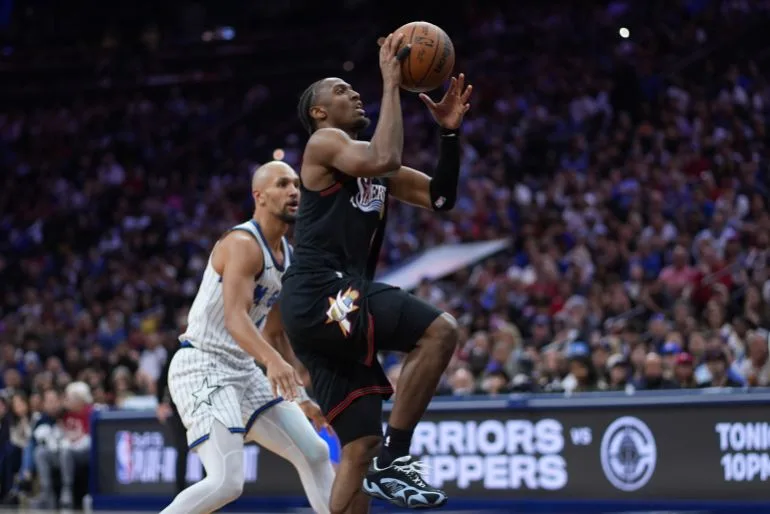 Warriors Stun Clippers, Extending Playoff Hopes