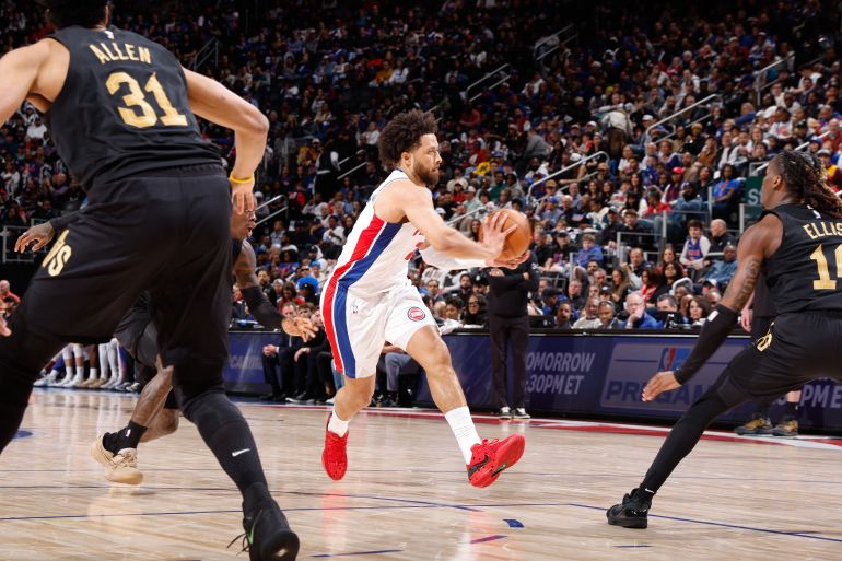 Thunder lead Lakers 2-0; Pistons take 2-0 lead over Cavaliers